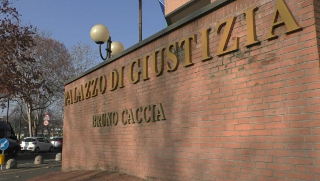 Ragazza maltrattata, convivente finisce a  processo